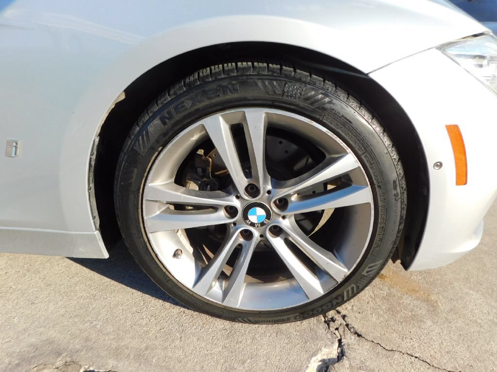 Used 2017 BMW 330e RWD image 9