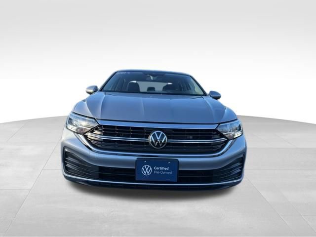 Certified 2022 Volkswagen Jetta SE image 3