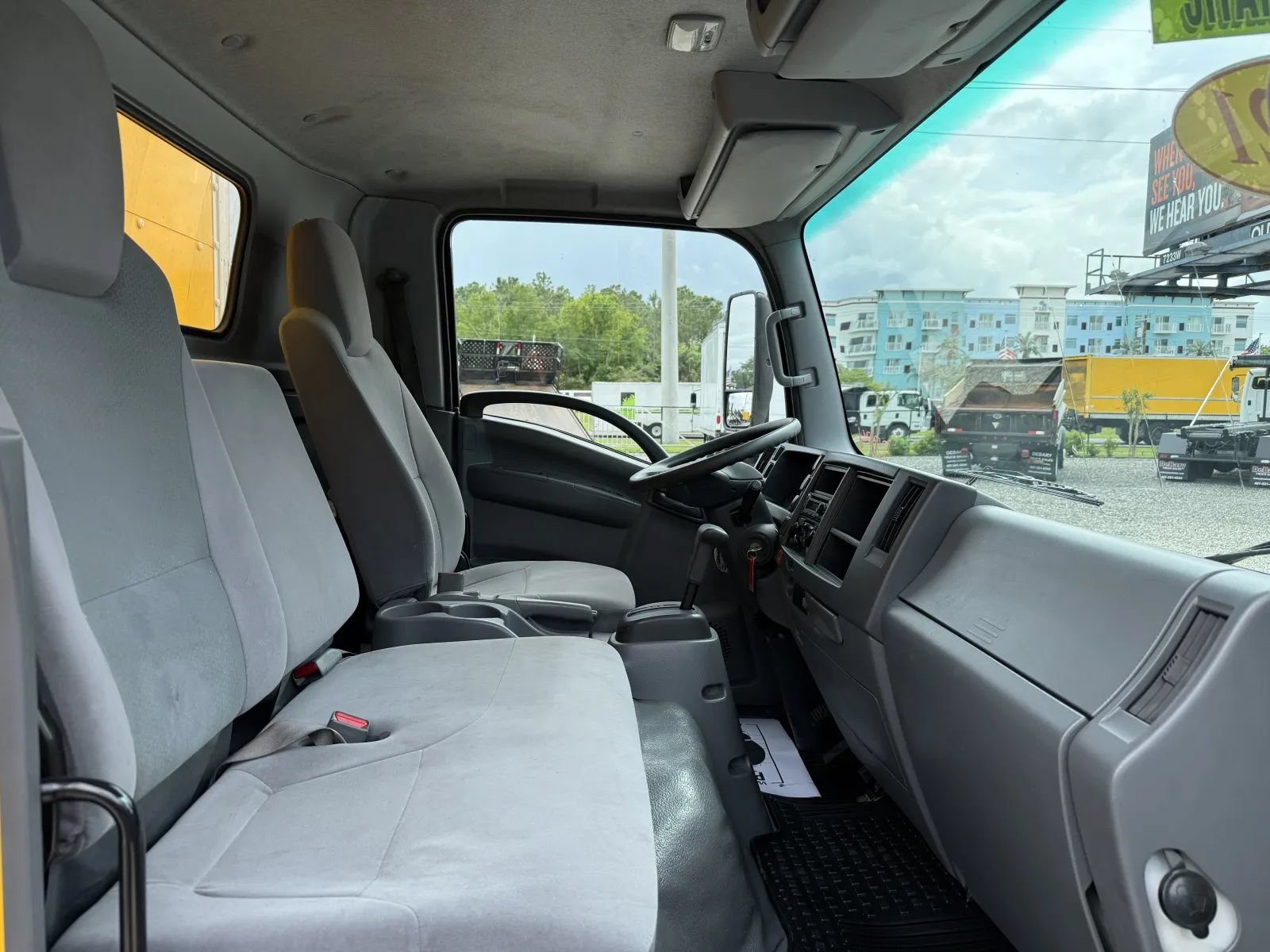 Used 2021 Isuzu NPR RWD image 24