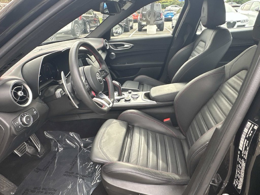 Used 2024 Alfa Romeo Giulia AWD image 17
