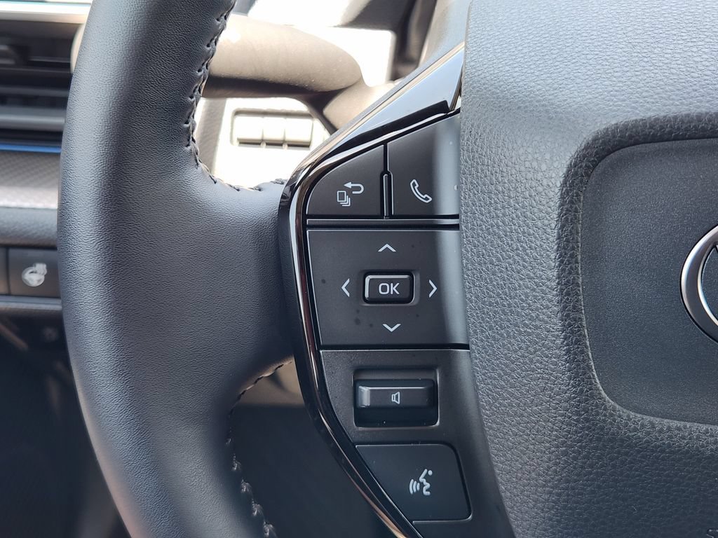 Used 2025 Toyota Prius Limited w/ Limited Premium Package FWD image 30