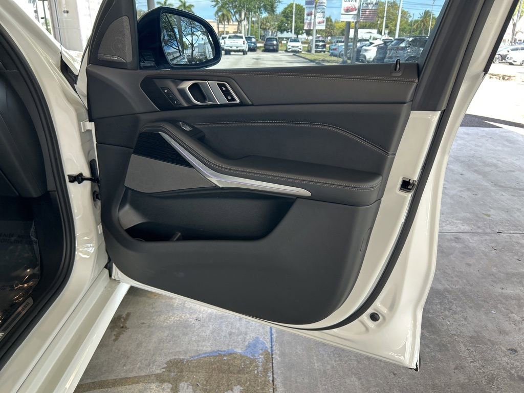 Used 2024 BMW X7 xDrive40i w/ M Sport Package image 30