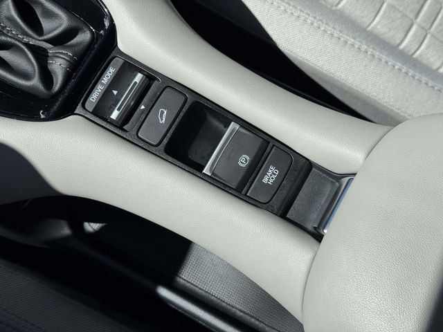 Certified 2025 Honda HR-V LX image 28