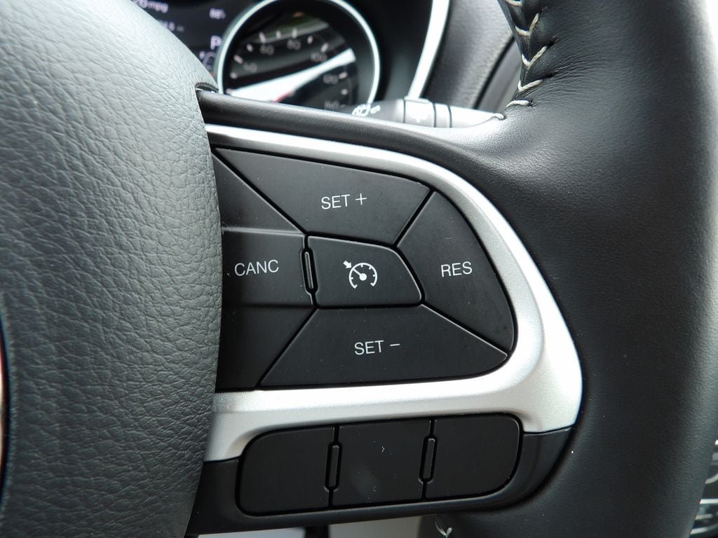 Used 2019 Jeep Compass Latitude w/ Popular Equipment Group FWD image 17