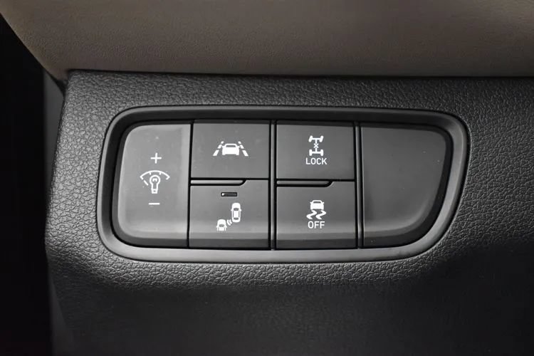 Used 2019 Hyundai Santa Fe SEL AWD/4WD image 22