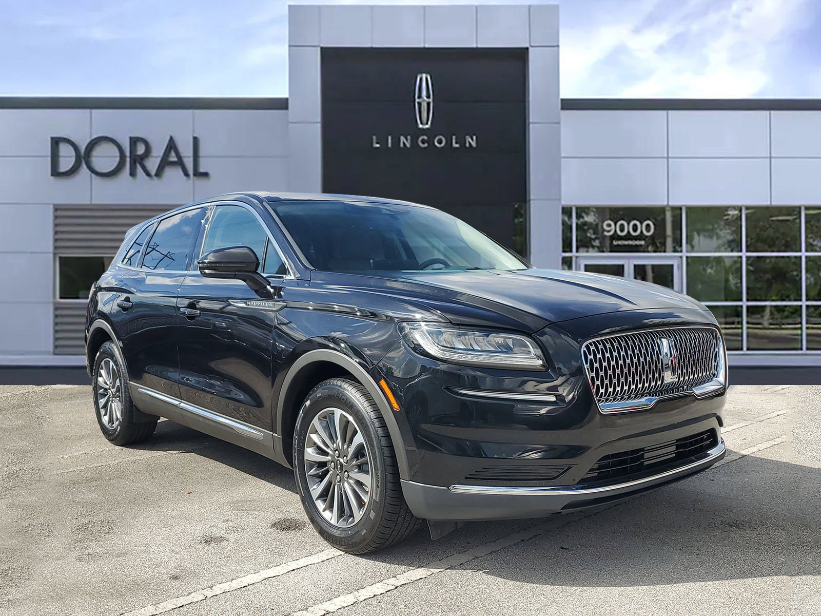 Certified 2022 Lincoln Nautilus FWD w/ Premium Package image 1