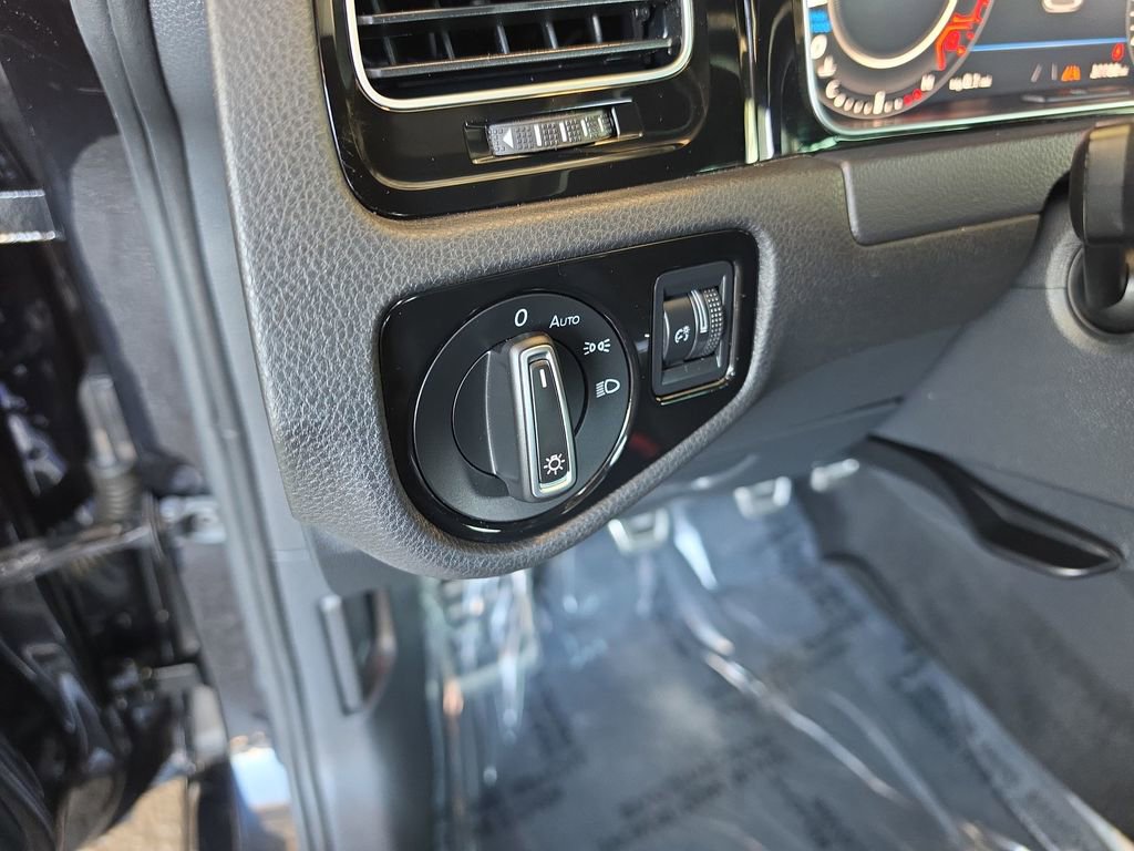 Used 2019 Volkswagen Golf R 4-Door image 20