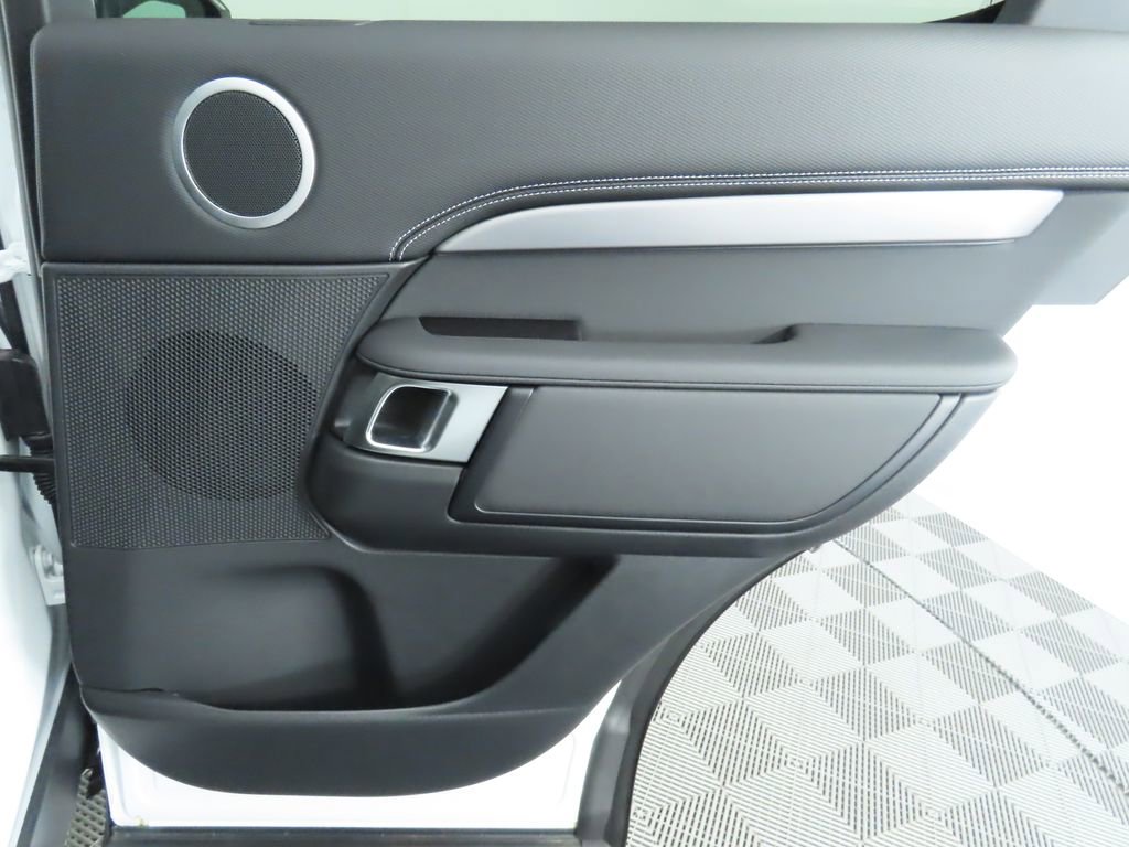 Used 2024 Land Rover Discovery Dynamic SE image 27