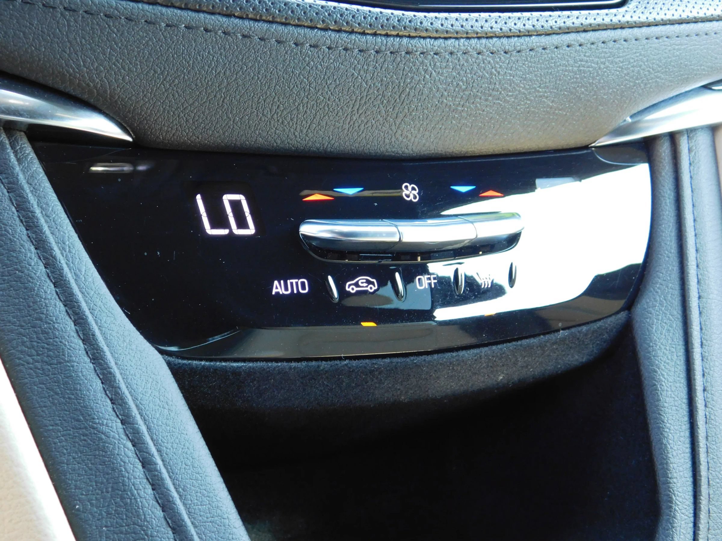 Used 2019 Cadillac XT5 FWD image 21