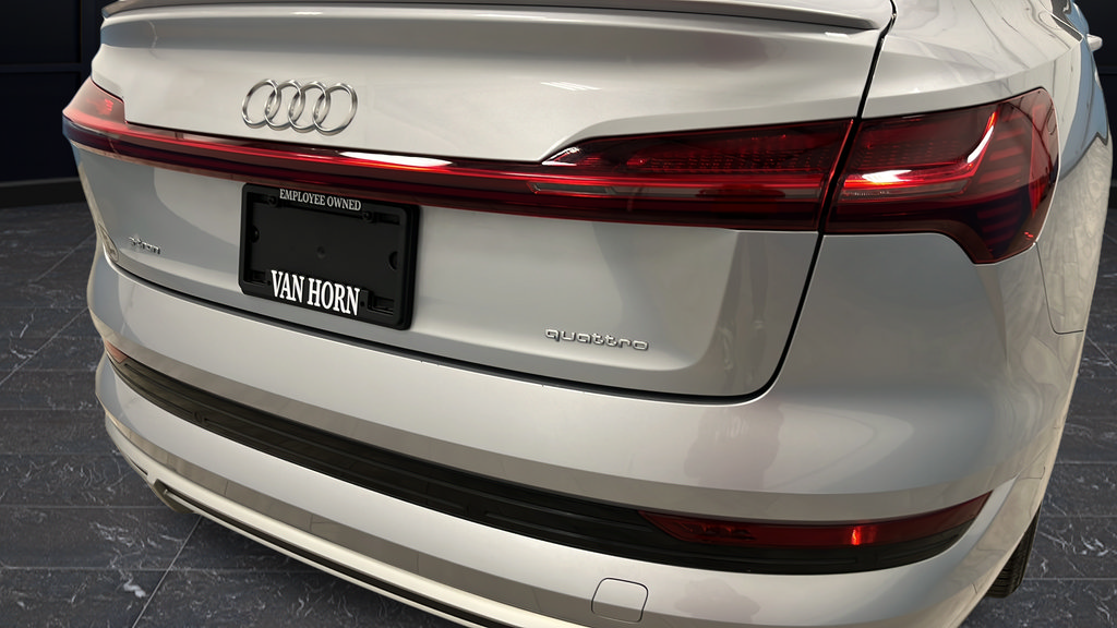 Used 2022 Audi e-tron Prestige w/ Prestige Package AWD/4WD image 39