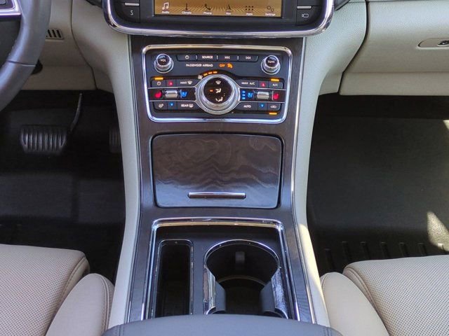 Used 2019 Lincoln Continental Reserve image 17