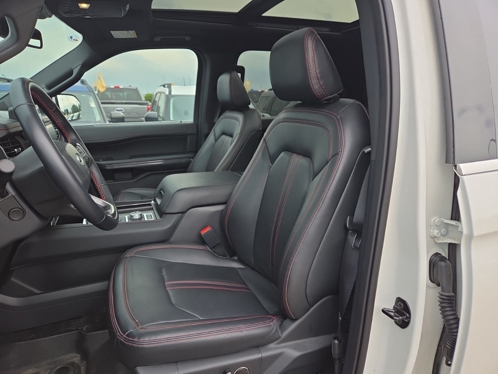 Used 2024 Ford Expedition Limited AWD/4WD image 9