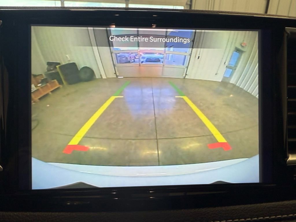 Used 2025 Chrysler Pacifica Limited image 32