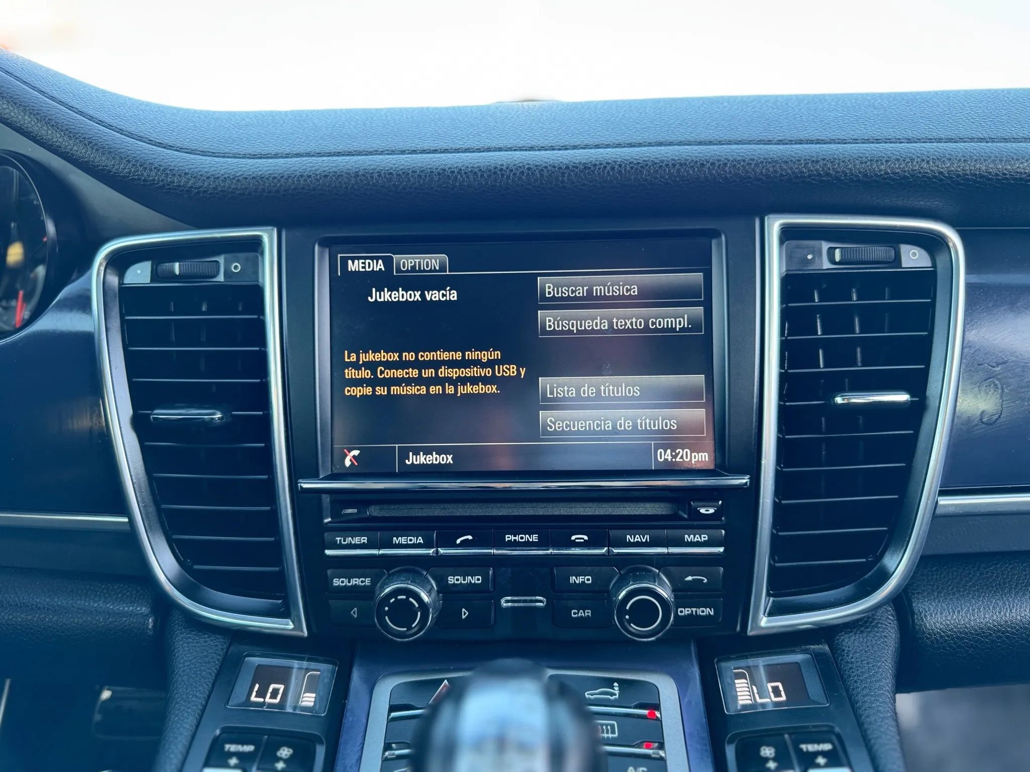 Used 2014 Porsche Panamera S image 38