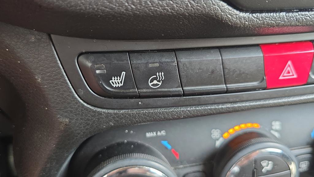 Used 2015 Jeep Renegade Trailhawk w/ Premium Leather Group image 26