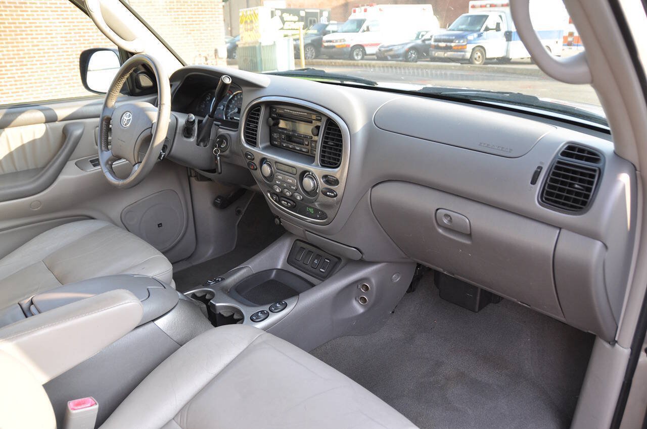 Used 2005 Toyota Sequoia Limited AWD/4WD image 29