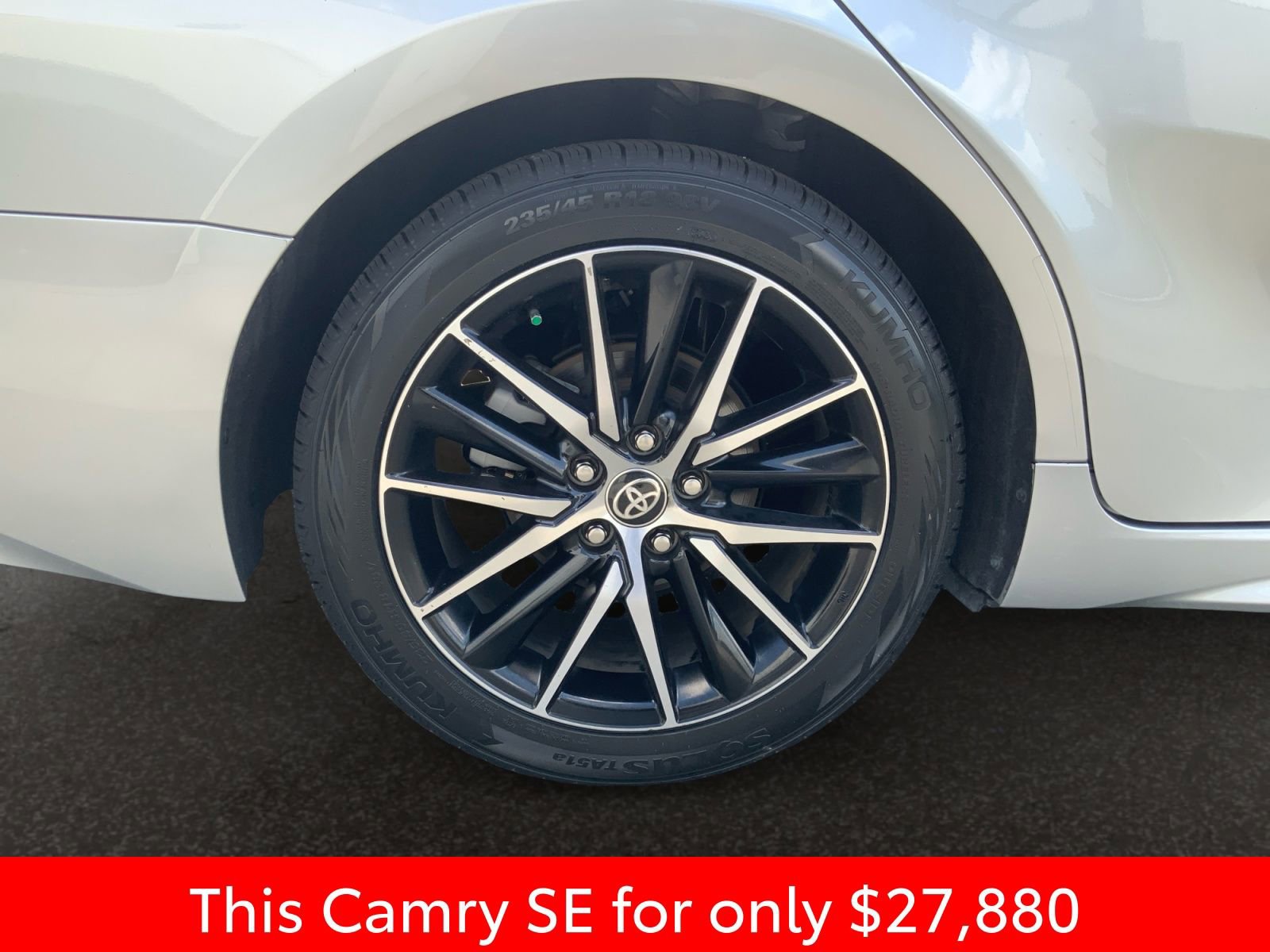 Used 2024 Toyota Camry SE w/ Cold Weather Package FWD image 37