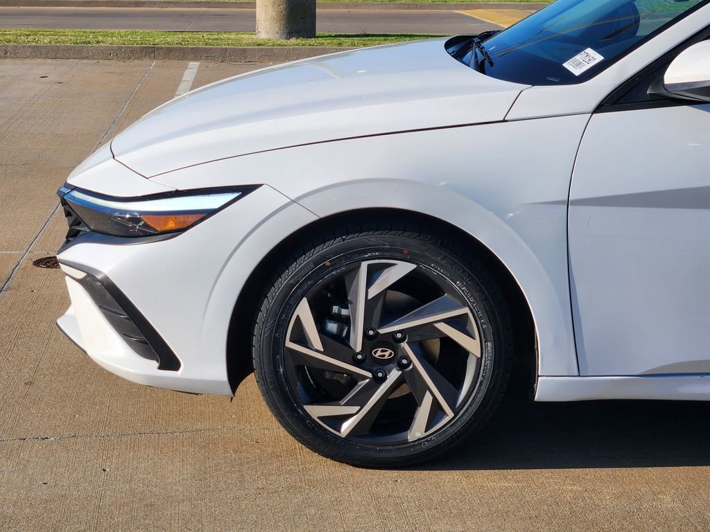 Used 2024 Hyundai Elantra SEL image 10