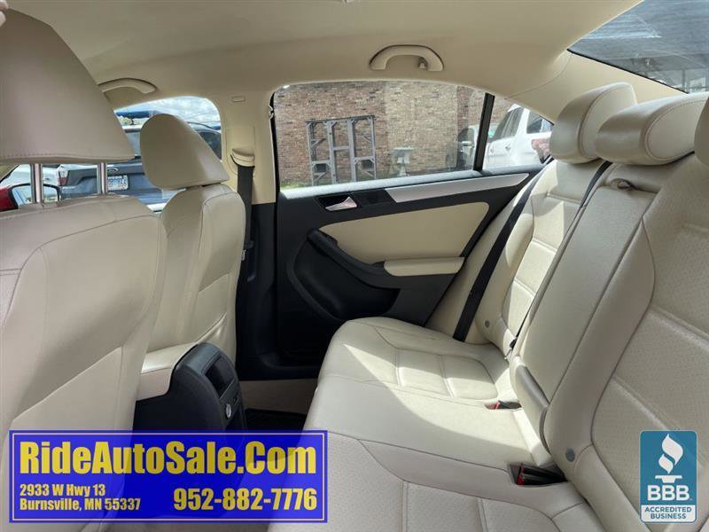 Used 2013 Volkswagen Jetta SE FWD image 12