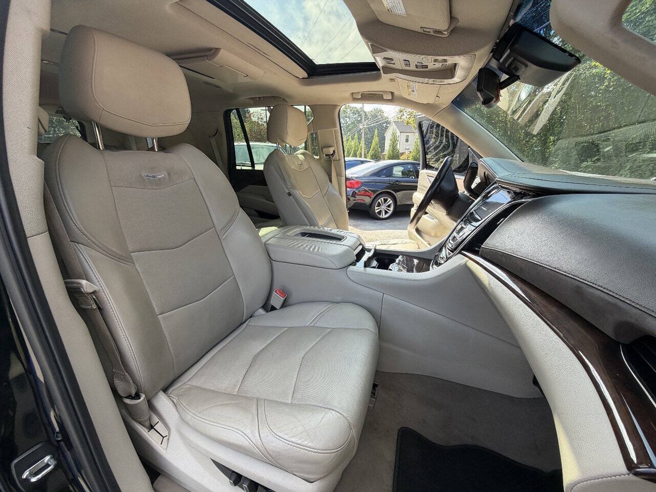 Used 2015 Cadillac Escalade Premium AWD/4WD image 30
