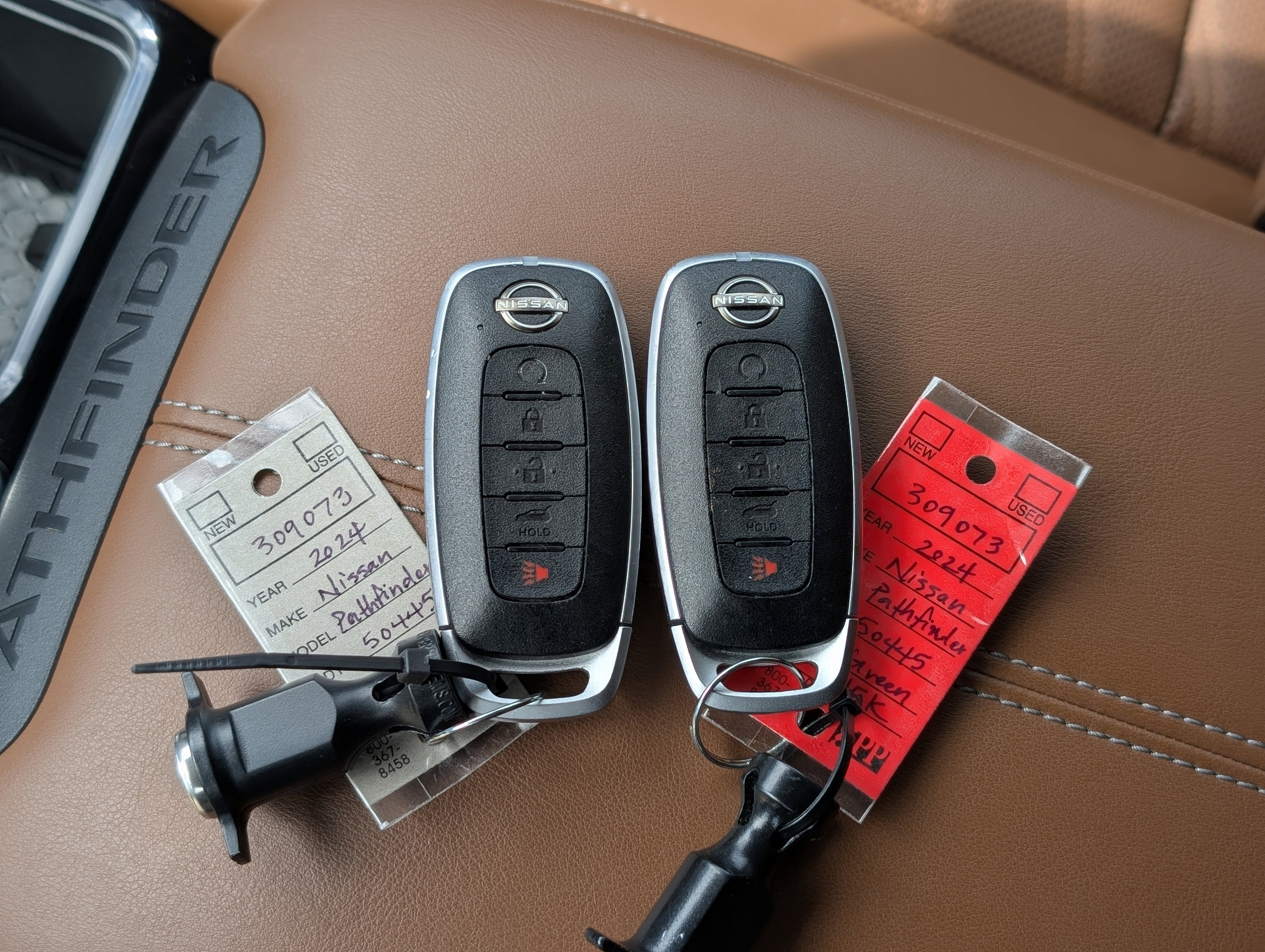 Used 2024 Nissan Pathfinder Platinum w/ Cargo Package image 42