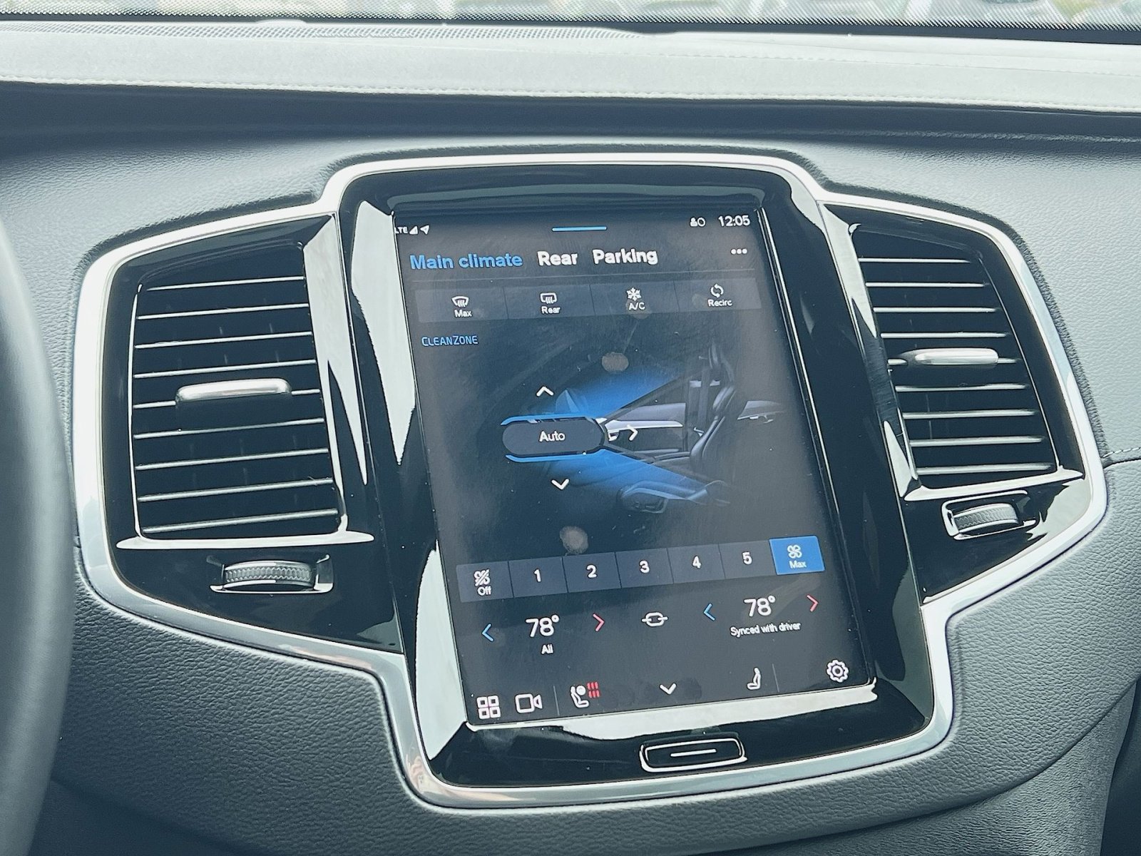 Used 2023 Volvo XC90 B6 Ultimate w/ Protection Package image 21