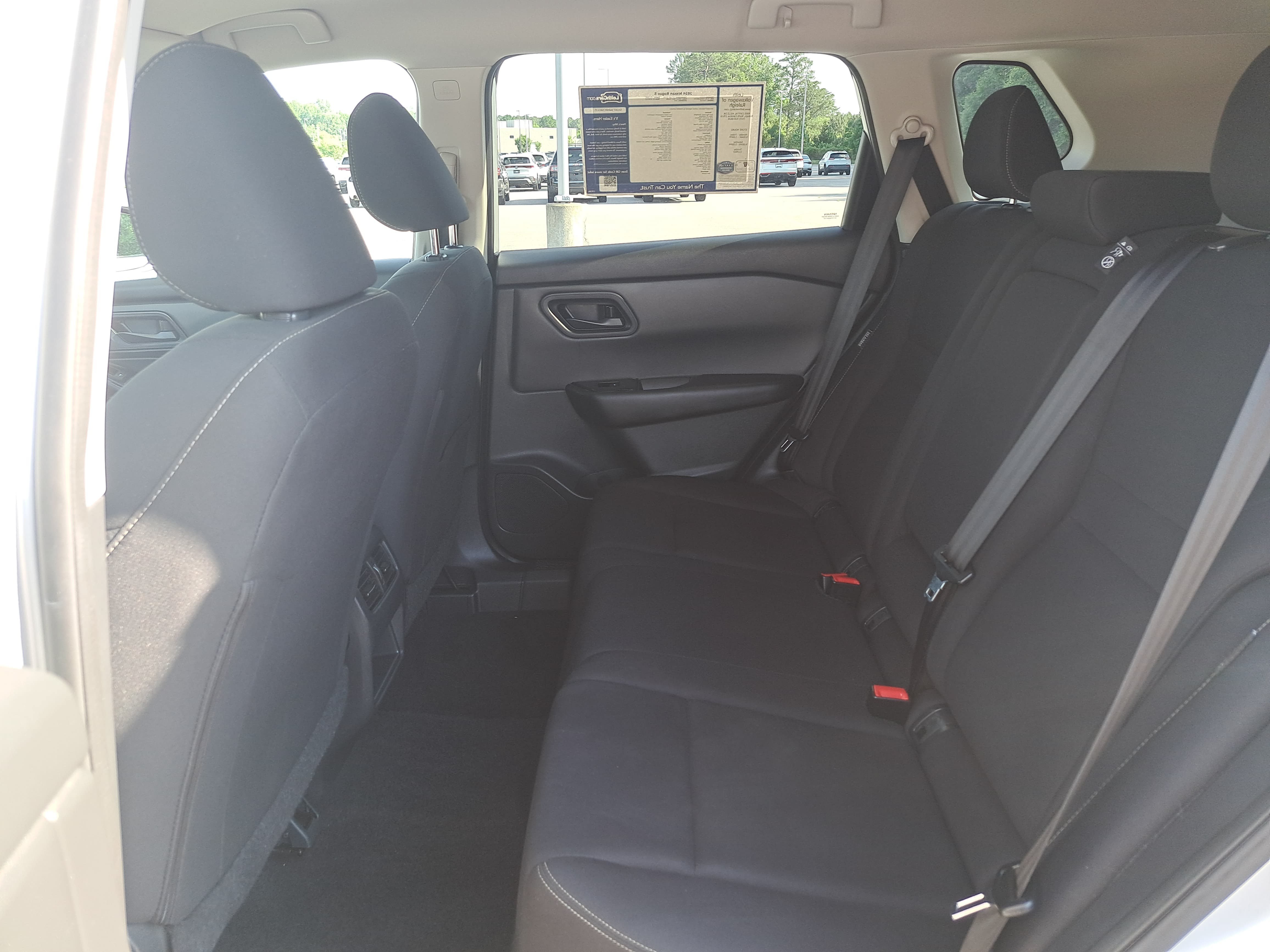 Used 2024 Nissan Rogue S AWD/4WD image 13