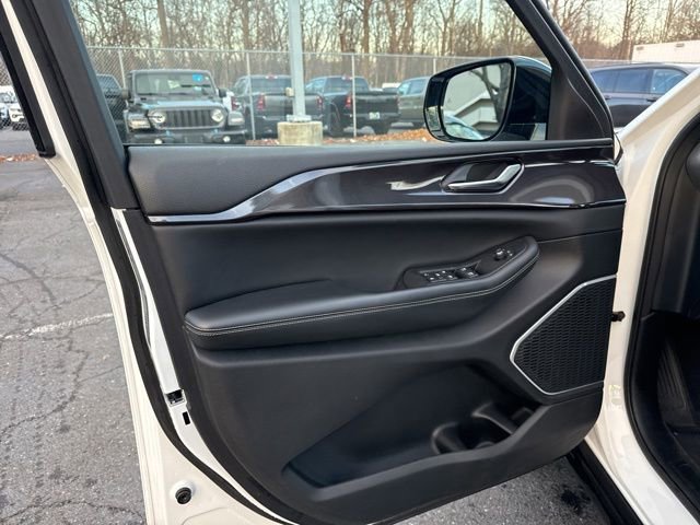 Certified 2022 Jeep Grand Cherokee Altitude image 32