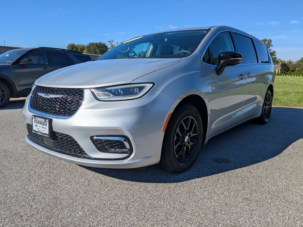 Used 2024 Chrysler Pacifica Touring-L