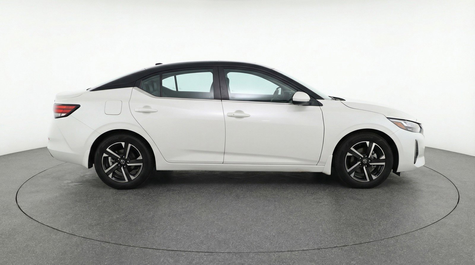 Used 2025 Nissan Sentra SV FWD image 11
