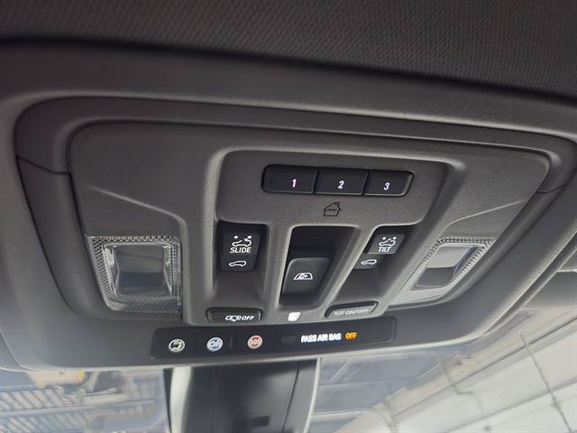 Certified 2022 GMC Sierra 3500 Denali w/ Denali Ultimate Package AWD/4WD image 25