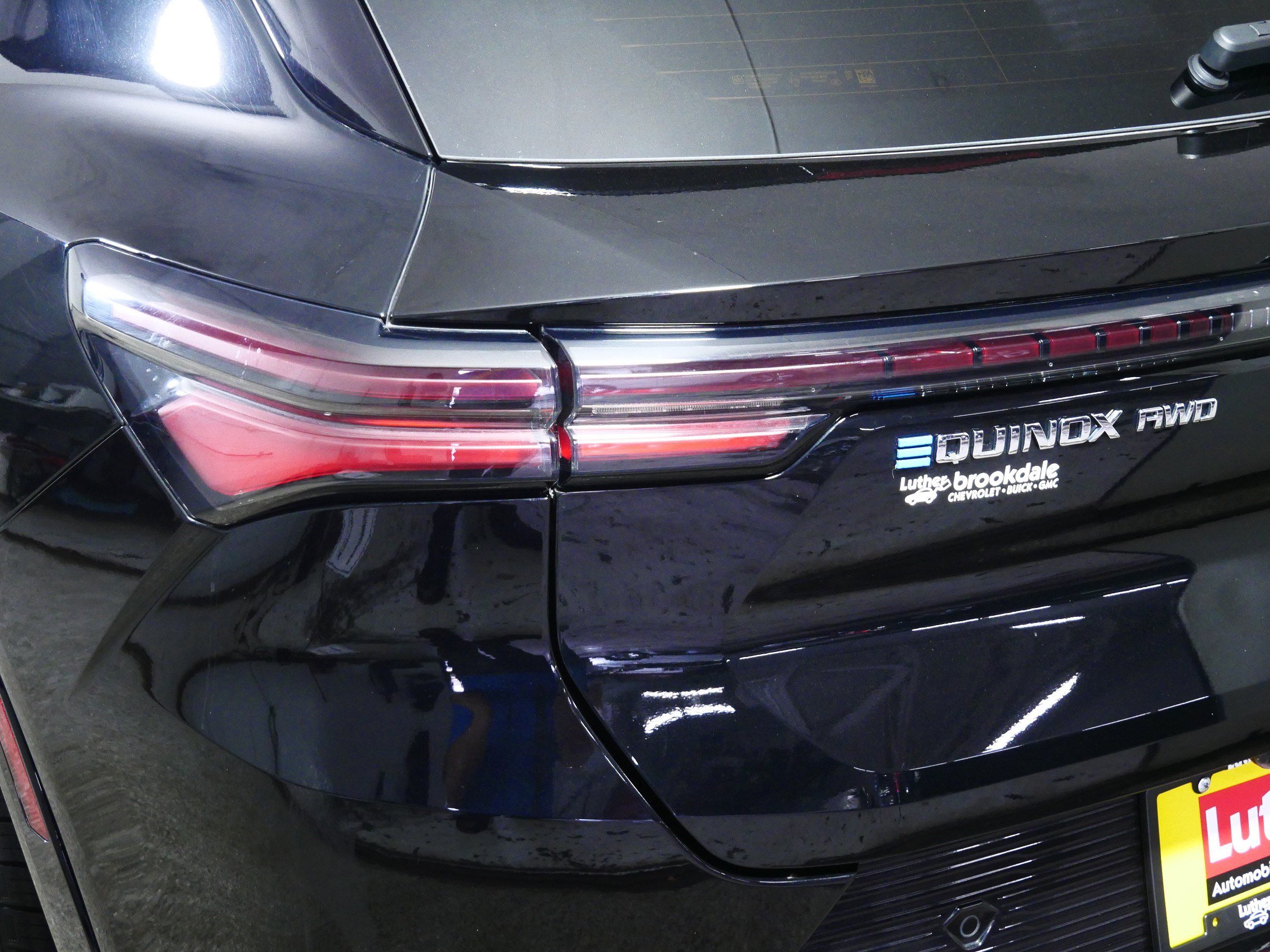 Used 2024 Chevrolet Equinox EV LT AWD/4WD image 17