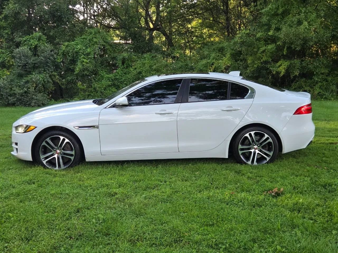 Used 2017 Jaguar XE Premium AWD/4WD image 9