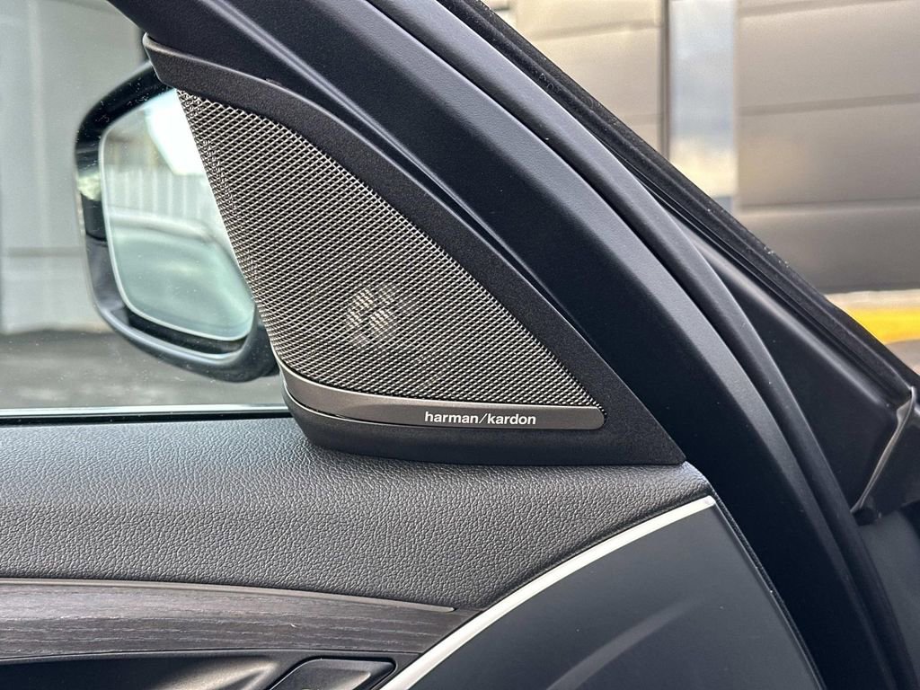 Used 2023 BMW 530i xDrive w/ Premium Package image 25