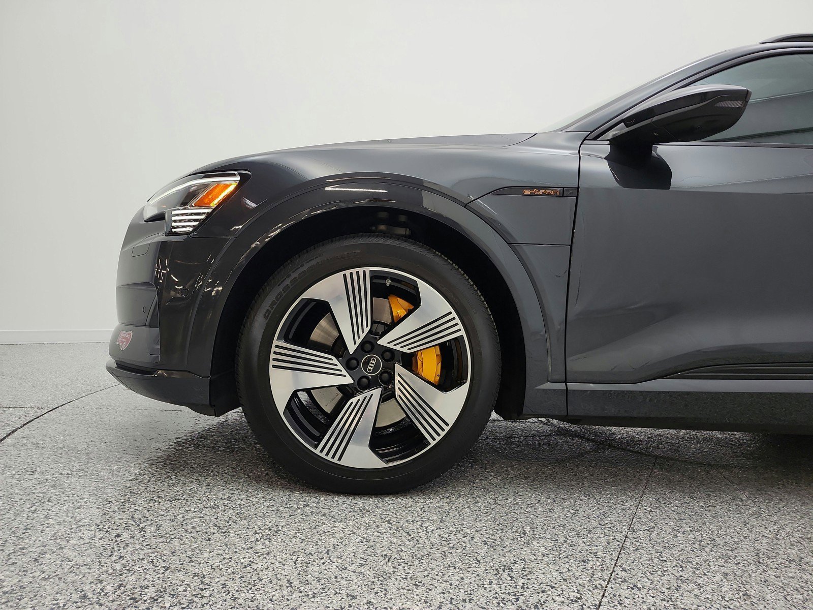 Used 2023 Audi e-tron Premium Plus w/ Premium Plus Package AWD/4WD image 22