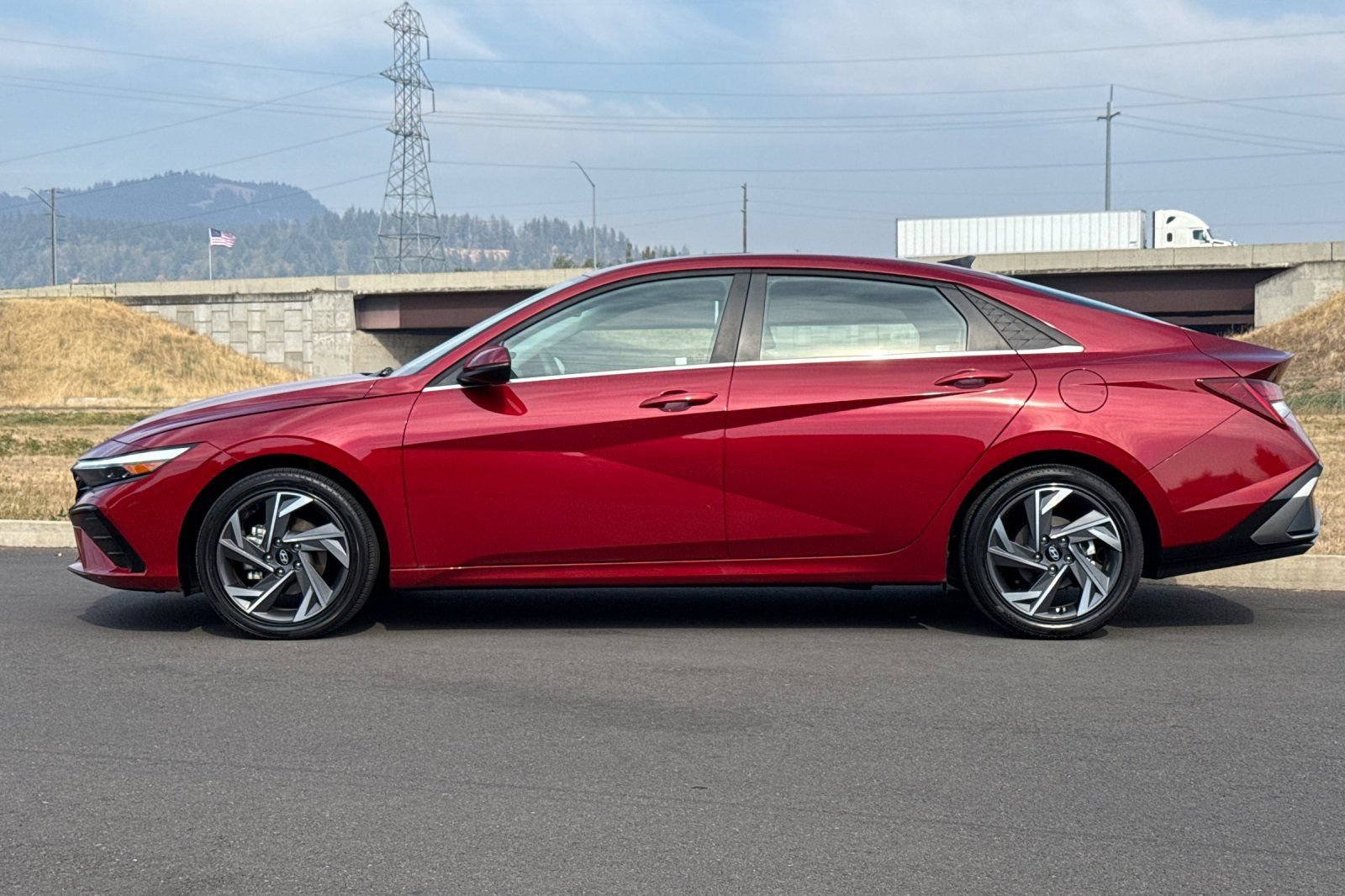 Used 2025 Hyundai Elantra Limited FWD image 6