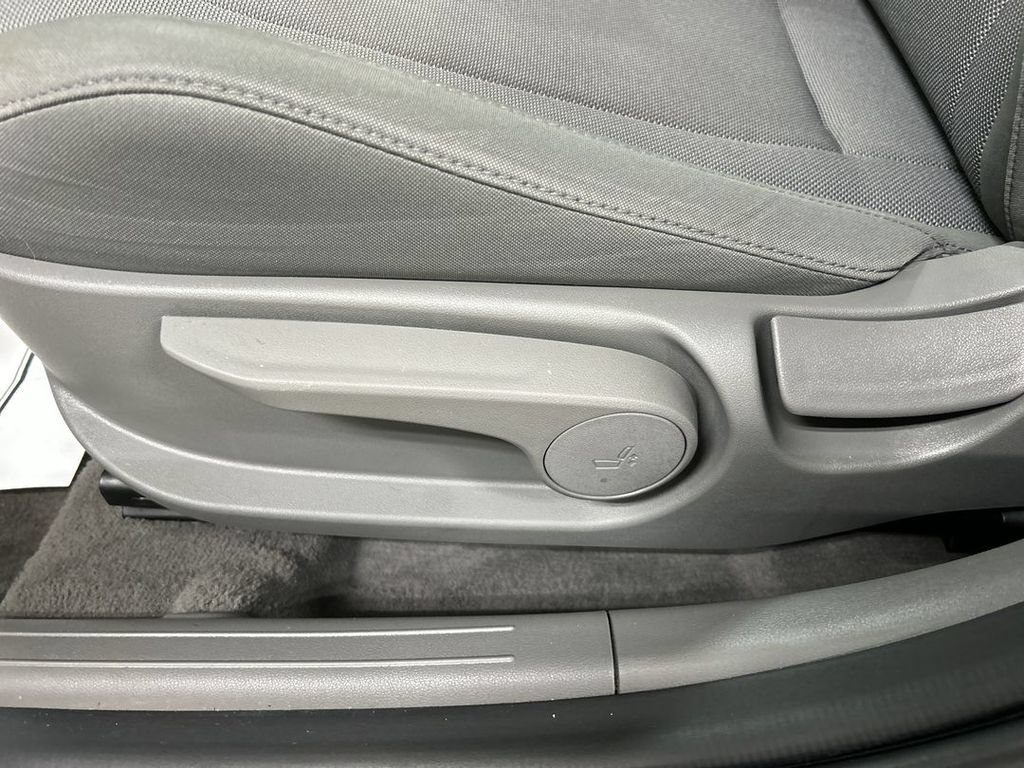 Used 2023 Hyundai Elantra SE FWD image 10