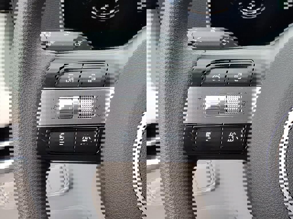 Used 2025 Hyundai Tucson SE image 19