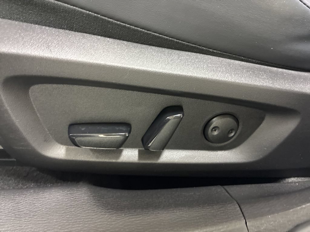 Used 2025 Mitsubishi Outlander AWD image 12