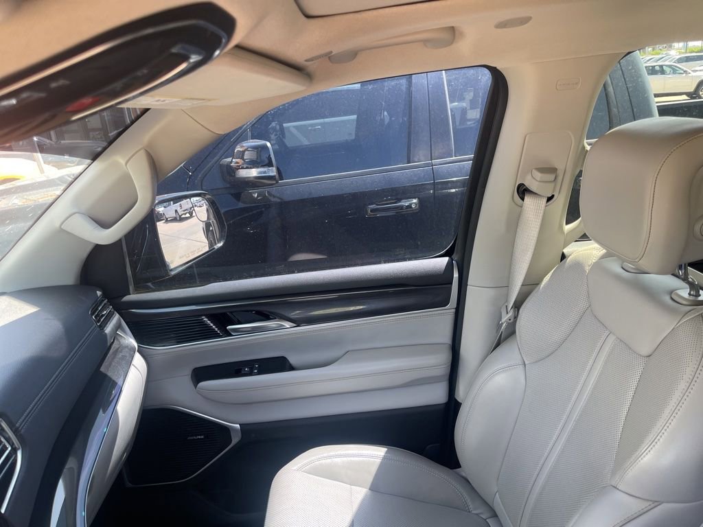 Used 2023 Jeep Wagoneer 4WD w/ Premium Group I image 7