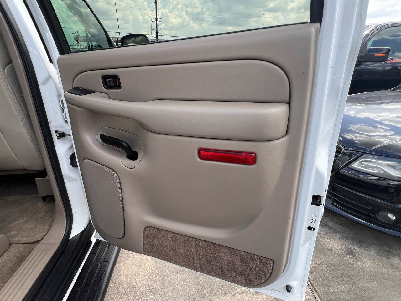Used 2004 GMC Yukon XL SLT w/ Preferred Equipment Group RWD image 32