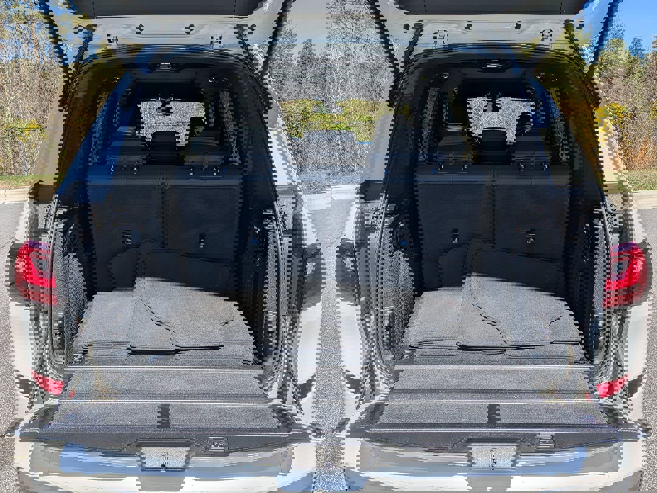 Used 2020 BMW X7 M50i w/ Executive Package image 27