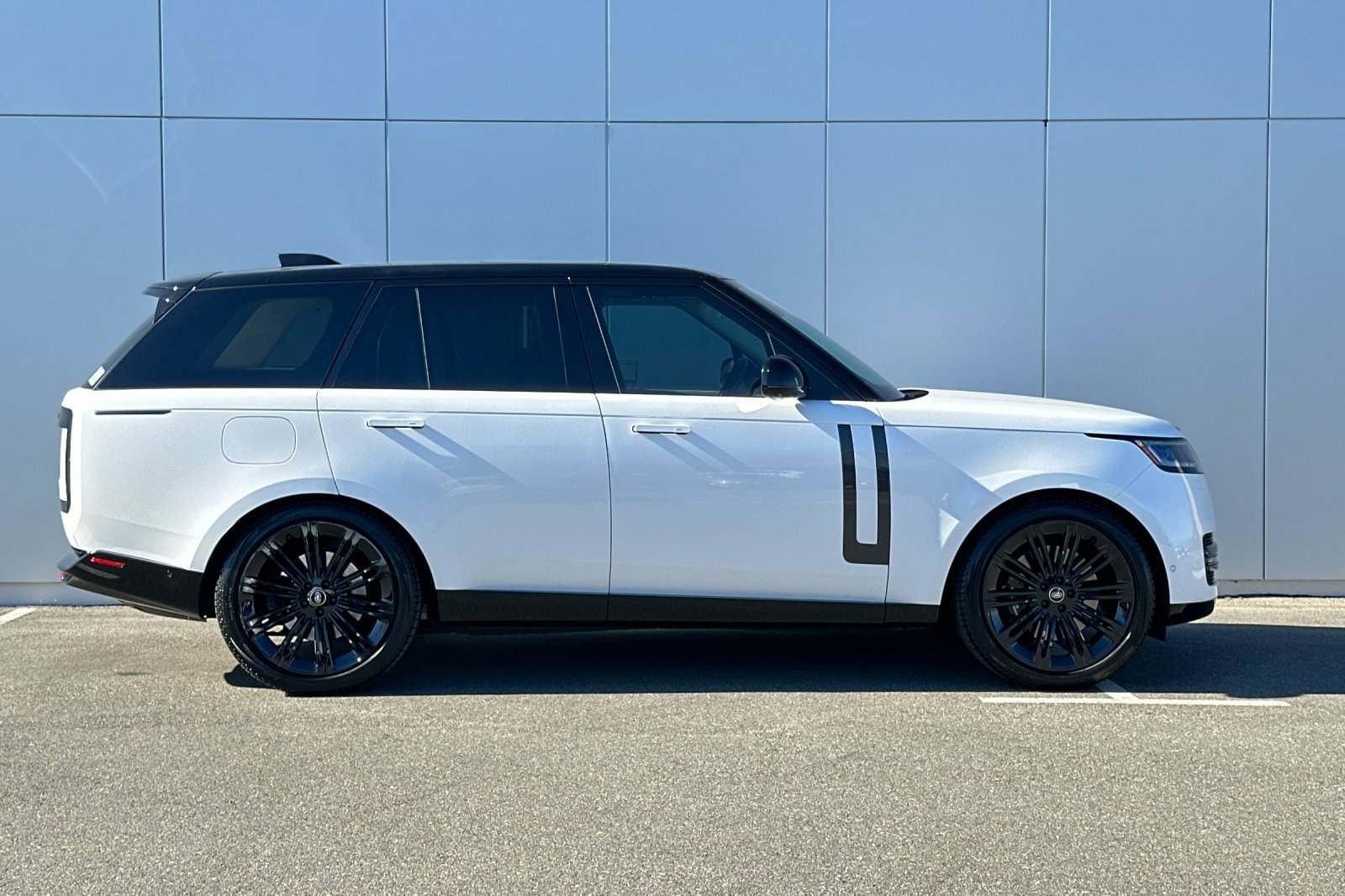 Certified 2024 Land Rover Range Rover SE image 6