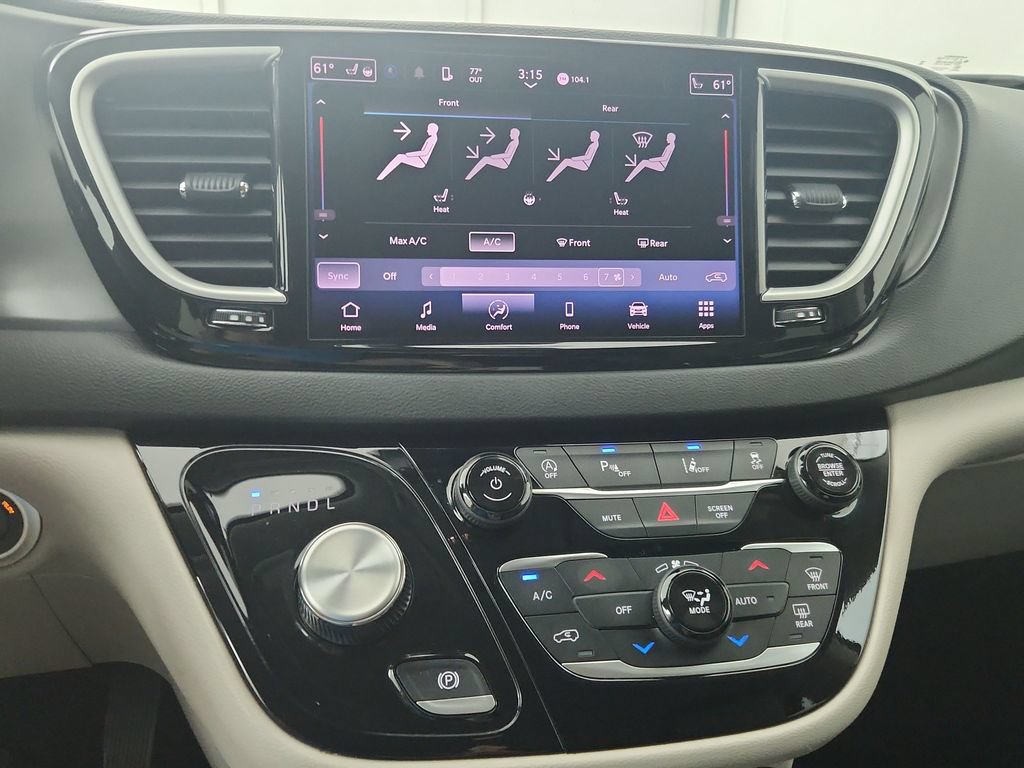 Used 2024 Chrysler Pacifica Touring-L FWD image 29