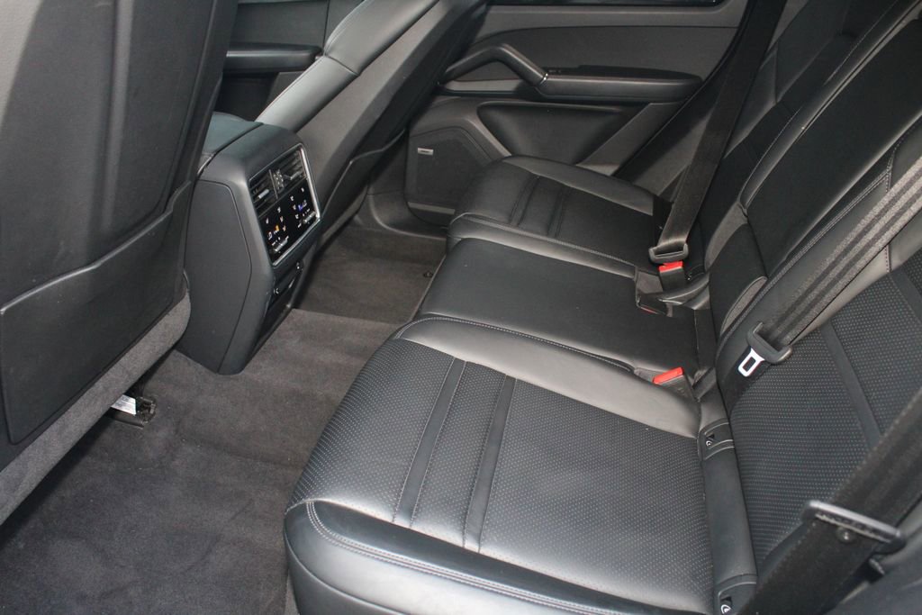Used 2021 Porsche Cayenne GTS AWD/4WD image 25