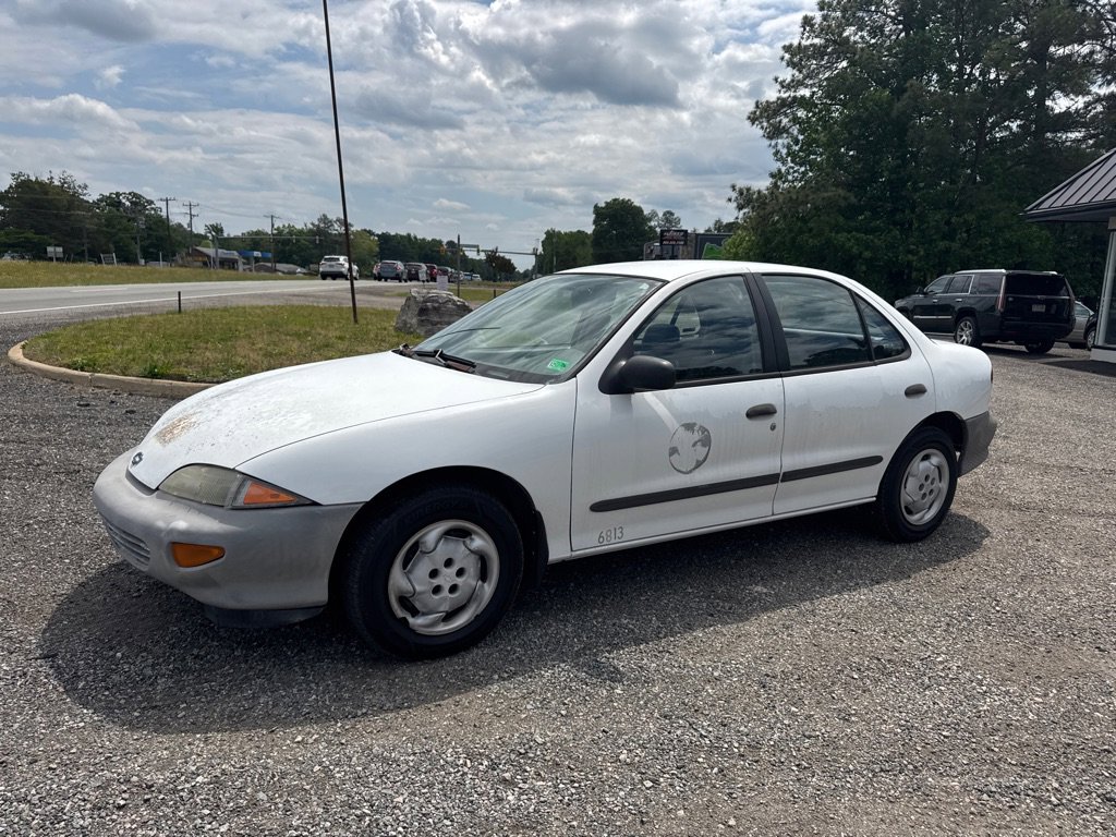 Used 1996 Chevrolet Cavalier Sedan FWD image 2
