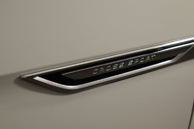 Used 2025 Volkswagen Atlas Cross Sport SE FWD image 34