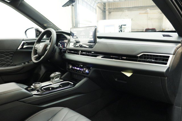 New 2026 Mitsubishi Outlander SEL Black Edition FWD image 17