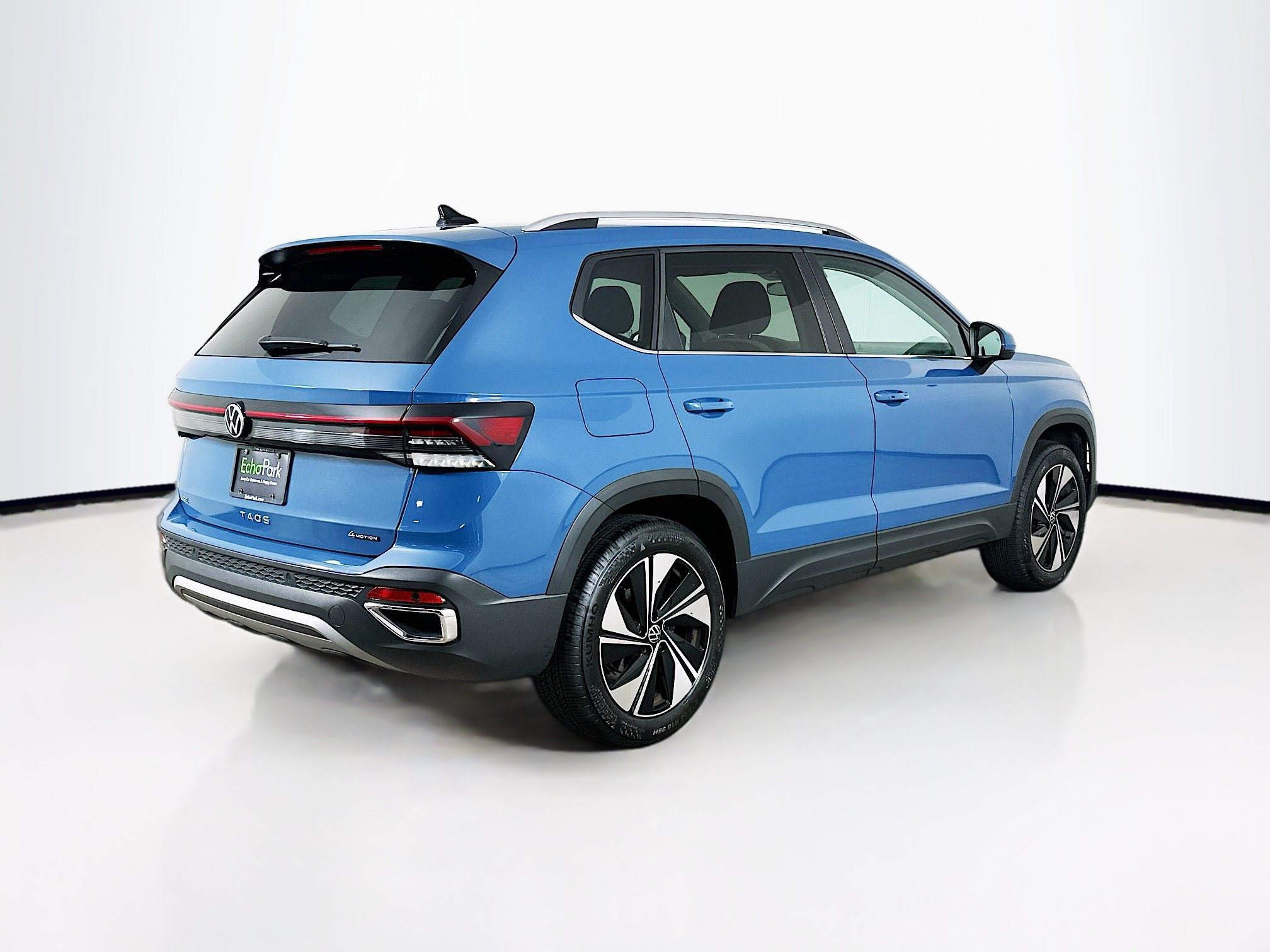 Used 2025 Volkswagen Taos SE AWD/4WD image 9
