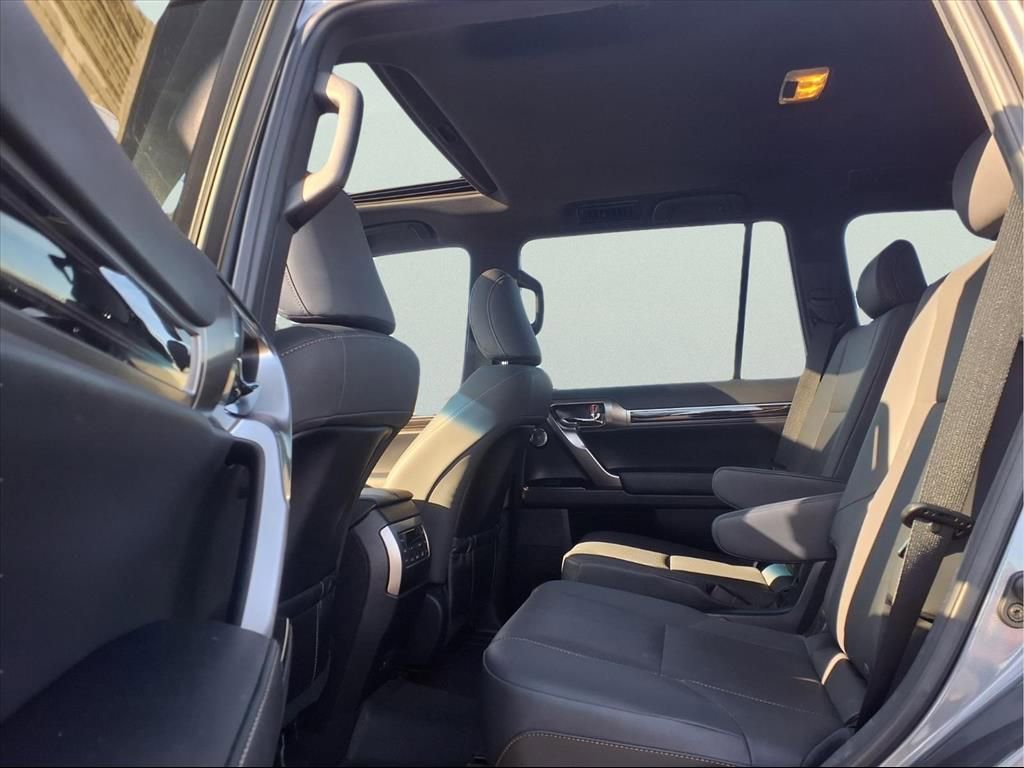 Used 2023 Lexus GX 460 Premium w/ Accessory Package image 28